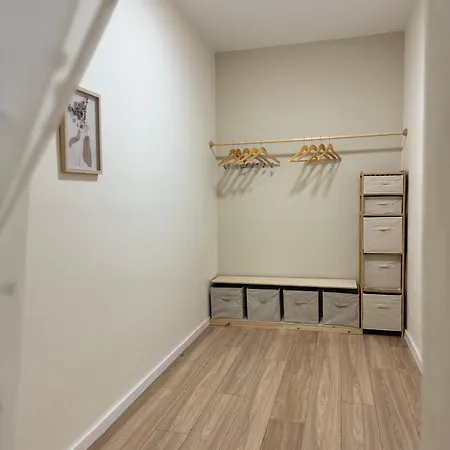 Dennys Lincoln Center Tiran