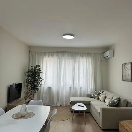 Dennys Lincoln Center Apartment *