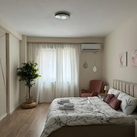 Dennys Lincoln Center * Tirana