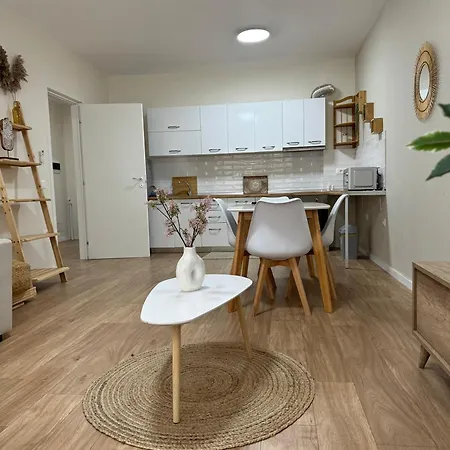 Dennys Lincoln Center Apartment *