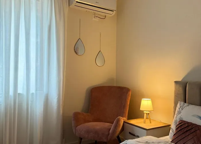 Dennys Lincoln Center *