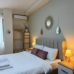 Dennys Lincoln Center