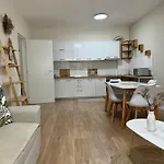 Dennys Lincoln Center Тирана