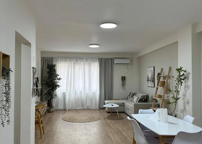 Dennys Lincoln Center *