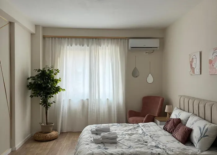 Dennys Lincoln Center * Tirana